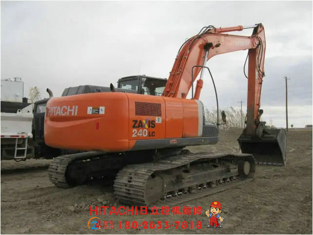 日立挖掘机维修现场